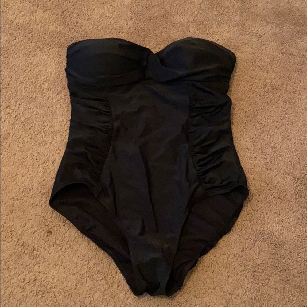 Old Navy one piece swimming suit